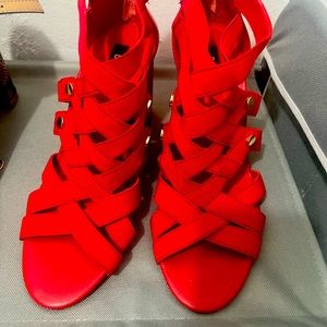 Dkny high heels like new.  size 9